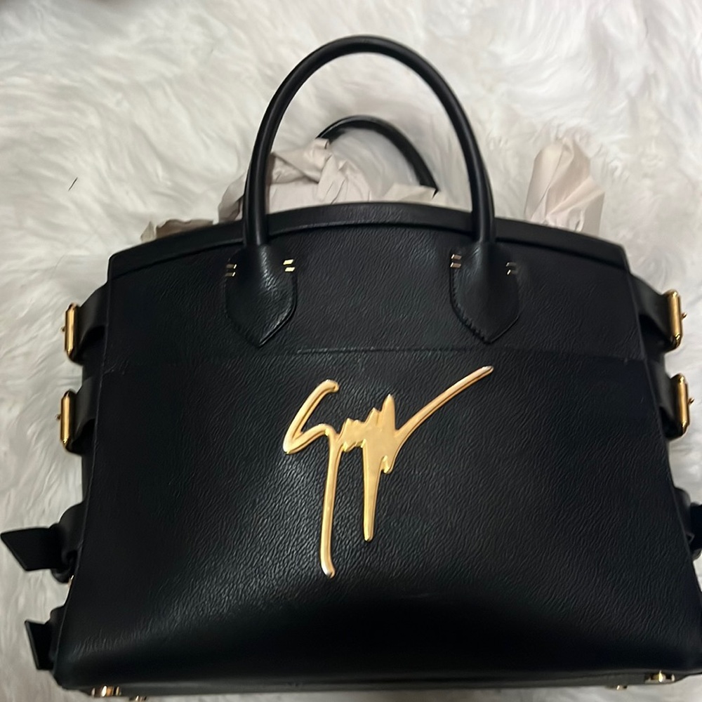 Beautiful bag!! Almost new worn 3X